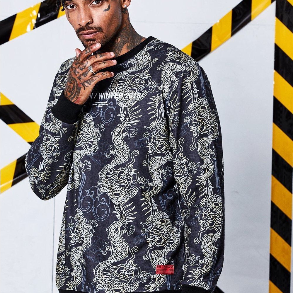 Dragon design sweatshirt